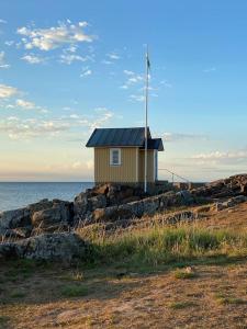 Cosy house near the beach in Torekov
