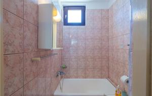 3 Bedroom Lovely Apartment In Sevid