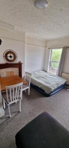 1 bed entire Studio Flat 10 min from City centre