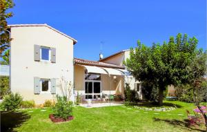 Maisons de vacances Amazing Home In Sauzet With Wifi, Private Swimming Pool And 5 Bedrooms : photos des chambres