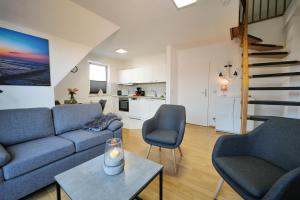 Ferienwohnung Meerfarbig Zingst - HAUSTIERFREI -Balkon - Glasfaser - Parkplatz - Fahrradschuppen - zentral&ruhig - E-Ladesäule - Waschtrockner - Nichtraucher