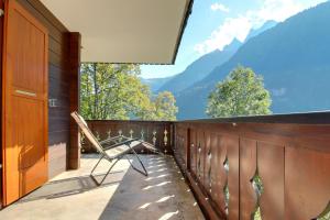 Monteilly C26 next to cable car