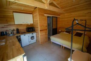 Cabane forêt proche plage avec piscine partagée