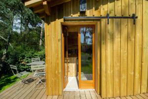 Cabane forêt proche plage avec piscine partagée