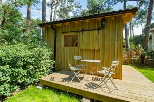 Cabane forêt proche plage avec piscine partagée