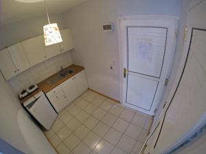 Deluxe Double Room with Side Sea View