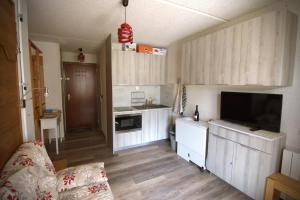 Appartements studio equipe avec balcon ferme : photos des chambres