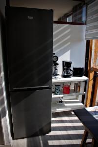 Appartements studio equipe avec balcon ferme : photos des chambres