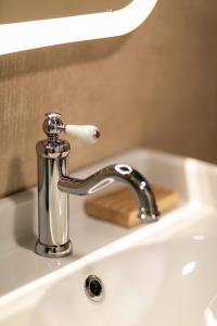 Blue Shadow - Moxa Home - New Building