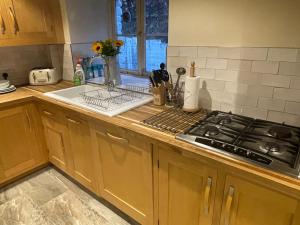 Large Historic Farmhouse in Rhondda Valley Perfect for Groups with Hot Tub