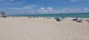 NEW LUXURY APARTMENT 2Br 2Ba DIRECT BEACH ACCESS