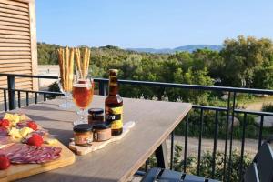 Maisons de vacances Luxueux DUPLEX avec PISCINE- JARDIN- BALCON : photos des chambres