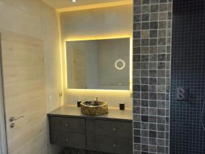 Villas Maison Luxe Metz - Climatise - Expose Sud - Jacuzzi Privatif : photos des chambres