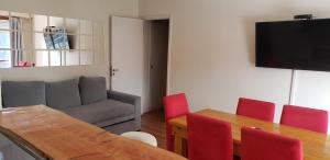 Dpto. centro en peatonal rivadavia mega luminoso