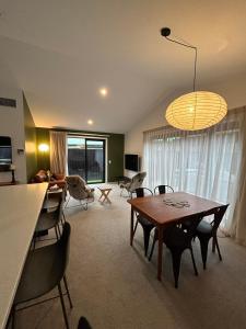 Wanaka Escape - Modern 2 bedroom house
