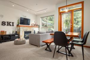 2BR in Symphony, Dog Friendly, Hot Tub, Private Balconies, Village Location, Parking