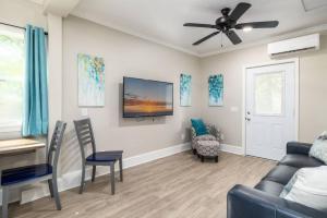 Quietude Place, Stylish 2 Bedroom House with Full Kitchen