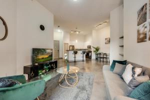 Stylish 2 Bedroom Apartment in Medical District