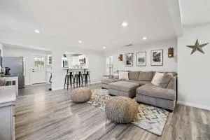 Magic Mountain 4 Bedroom 3 Bath Escape Modern Home - Olive View