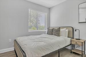 30 Guests 3 Identical Brand New Townhomes in Downtown Fort Lauderdale