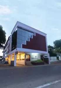 Hotel Maharani - Pullappalli