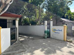 ALONA Beautiful Penthouse 2-BR 2-CR Prime Location!