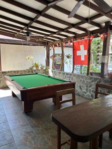 ALONA Beautiful Penthouse 2-BR 2-CR Prime Location!