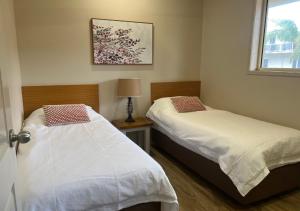 Holiday Paradise - FIFTEEN Martys @ Little Beach