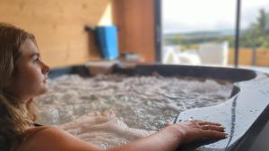 Chalets La fleche 1 de Super Besse - Chalet Prive de Standing avec Jaccuzzi : photos des chambres