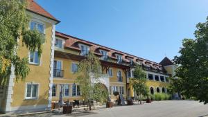 BIRKENHOF GOLS - B & B - Wohlfühl Hotel mit Wochenend-Restaurant