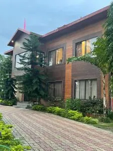 TEA RESORT SARASWATIPUR - Gorubathān