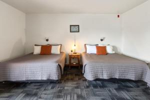 Fife Lake Lodge - Double Queen Room with Lake Access