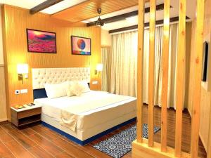 Hotel Wood Stock Luxury - A Boutique Property - Penthouse - Open Air Restaurant & Terrace