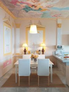 Dos villas y una amplia piscina!