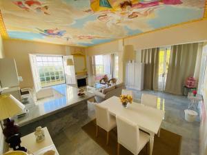 Dos villas y una amplia piscina!