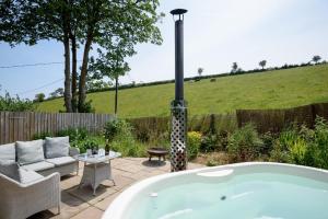 Luxury Coastal Shepherds Hut with hot tub, dining dome & a 5 Minute Walk to Pubs and Village