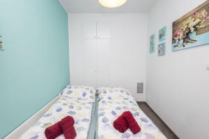 Enjoy Apartments, quiet street, apartment with two bedrooms sleeps 6 AC