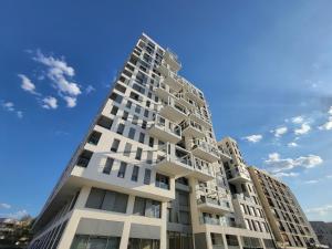 Le Lucie - Bain de lumière au pied du métro