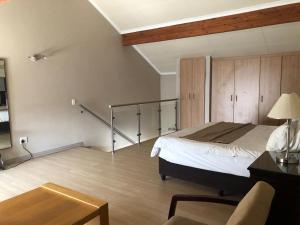 Mount Royal 28 -Large 1 bed with balcony