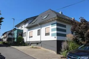 moderne Ferienwohnung mit Balkon - Berolzheim