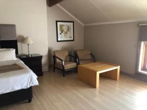 Mount Royal 28 -Large 1 bed with balcony