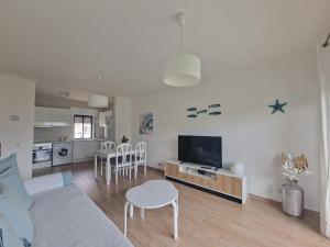 Avenida Mar 1 - Ar-Condicionado, WiFi e 200mts da praia