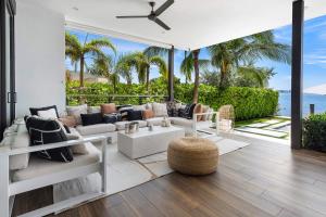 Best Bayfront View New construction w pool