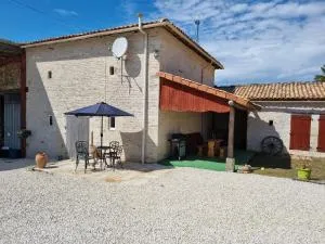 Le verger des noyer Relaxing getaway with private pool - Clussais-la-Pommeraie