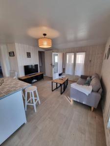 Maisons de vacances Chalet 6 pers a 10km de Cabourg : Maison 3 Chambres