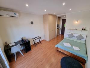 Nikos Studio Apartments