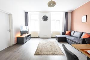 Enjoy Apartments, quiet street, apartment with two bedrooms sleeps 6 AC