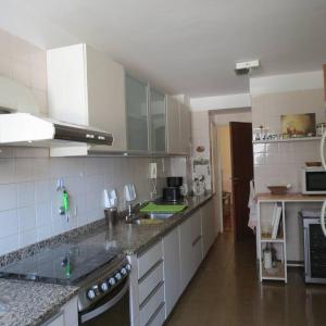 Excelente semipiso todo externo frente a plaza