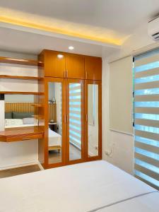 Modern 1BR with King Bed beside SM Mall