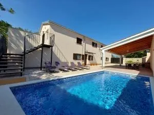 Holiday House Teza - 卡布鲁尼齐